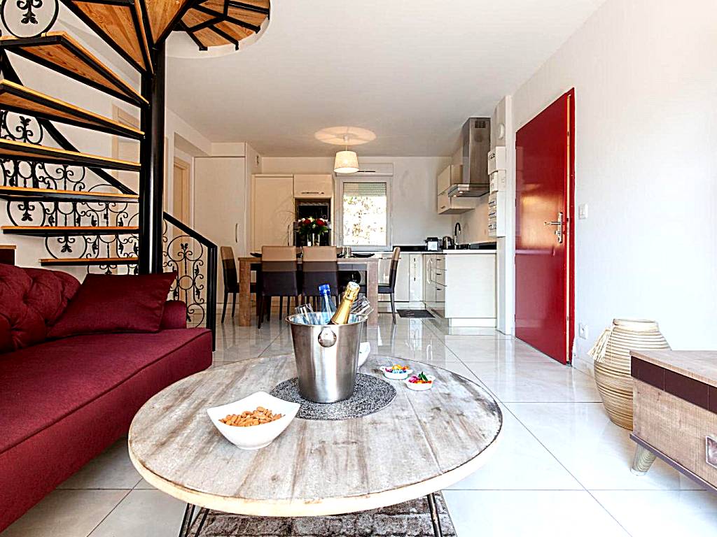 Gold Lyon Cannes Résidence: Three-Bedroom Apartment