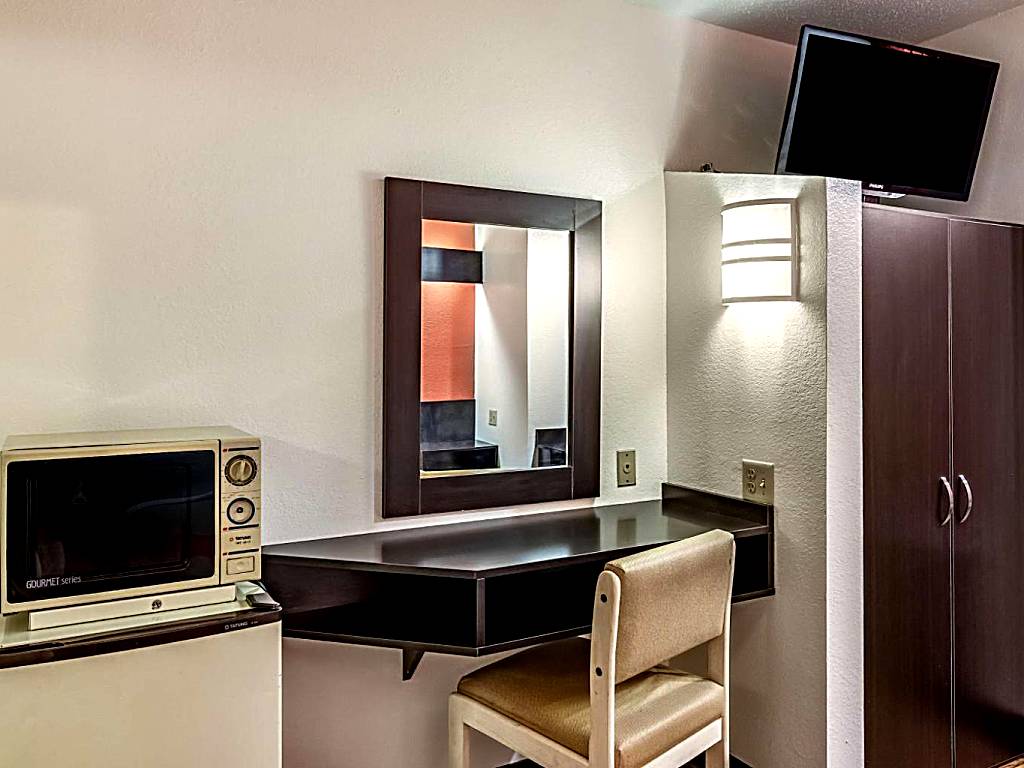 Motel 6 Chattanooga Downtown: Deluxe Double Room - Non-Smoking