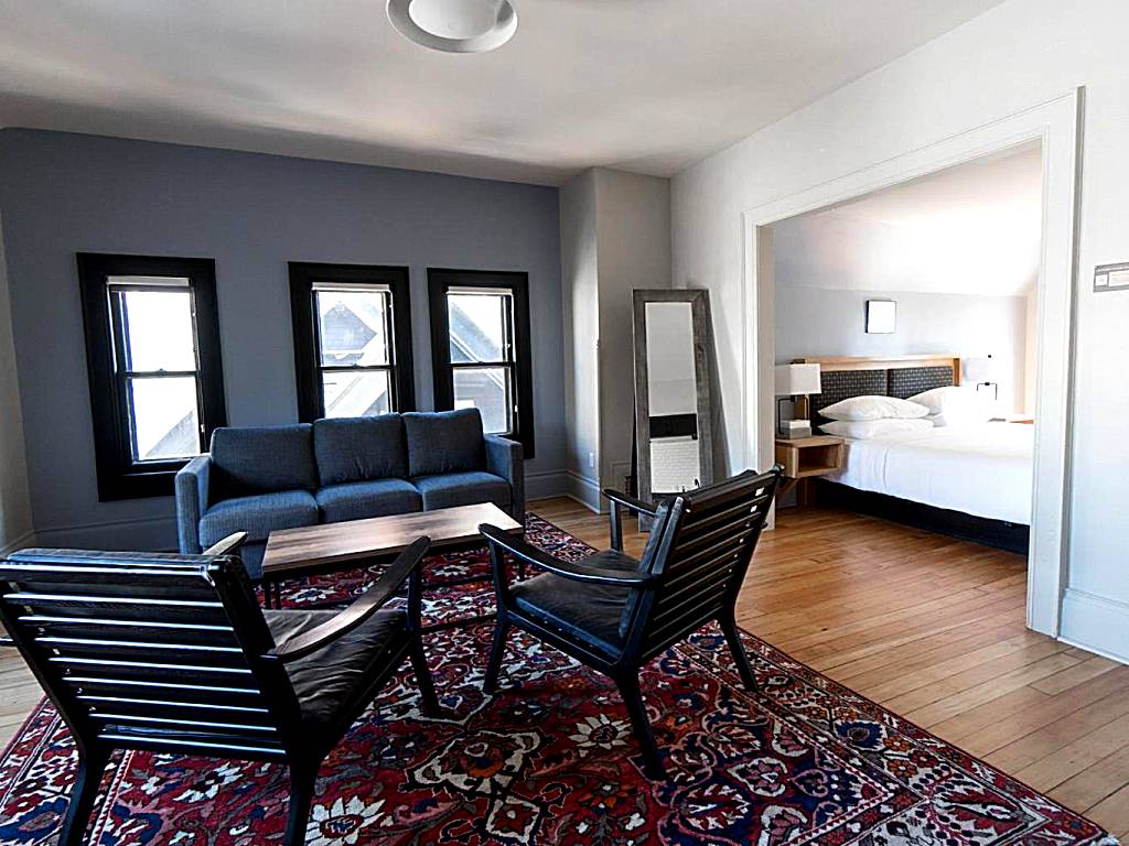 The Dubbel Dutch: Three-Bedroom Suite