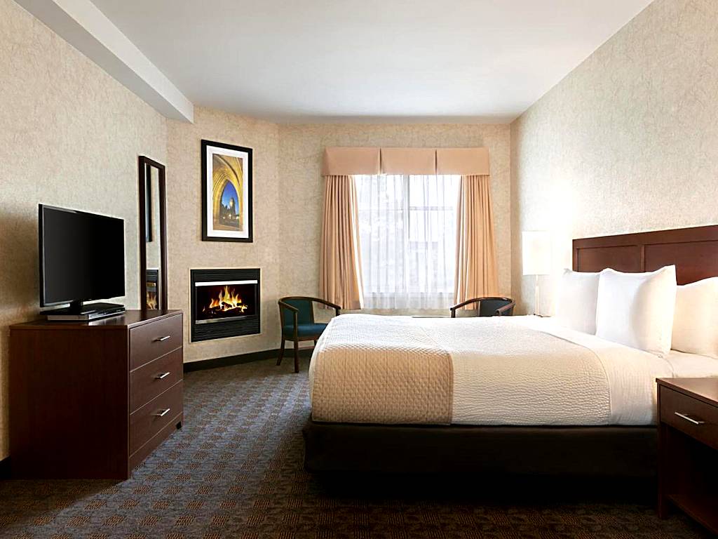 Days Inn by Wyndham Ottawa Airport: Deluxe King Suite