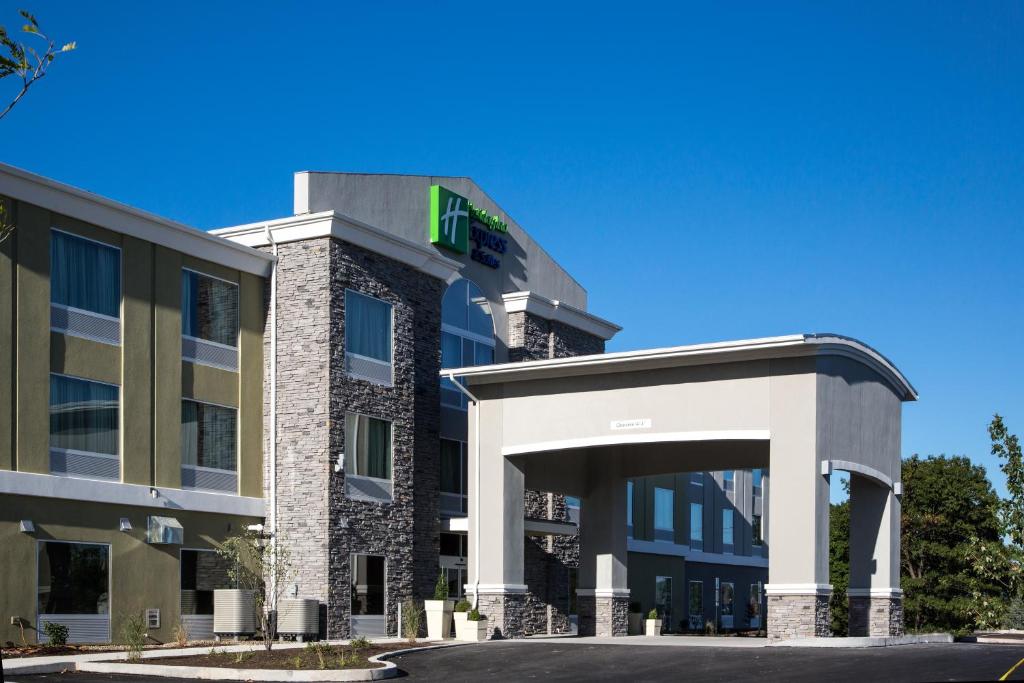 Holiday Inn Express & Suites Carlisle, an IHG Hotel