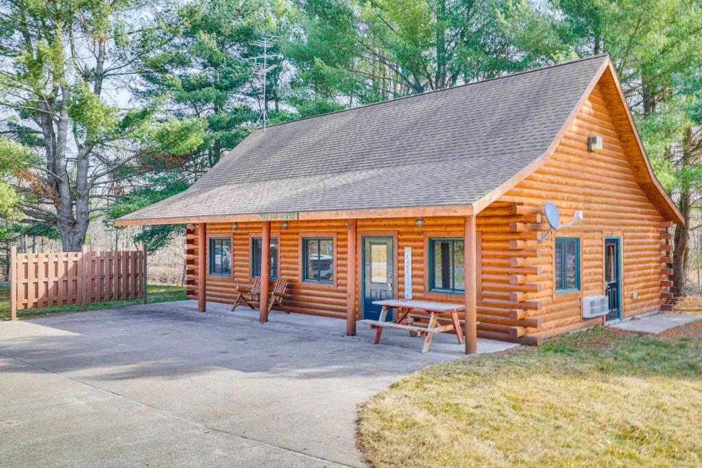 Black River Log Cabin Fish, Swim and Unwind!